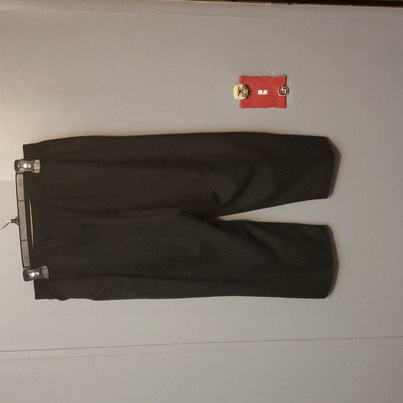 Kim Roger's Lady's Petite Capri Pants in Black with Side Pockets - Picture 4 of 6